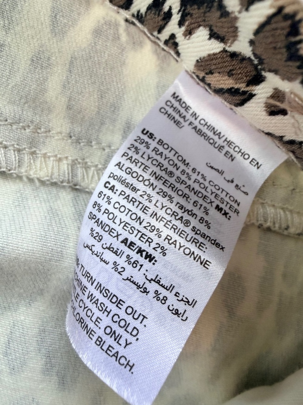 CHICO'S - So Slimming Girlfriend Slim Leg Cheetah Animal Print Crop Jean - Picture 6 of 8